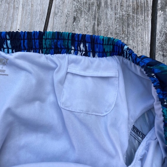 Old Navy size Lg Ikat print running short - Picture 4 of 5